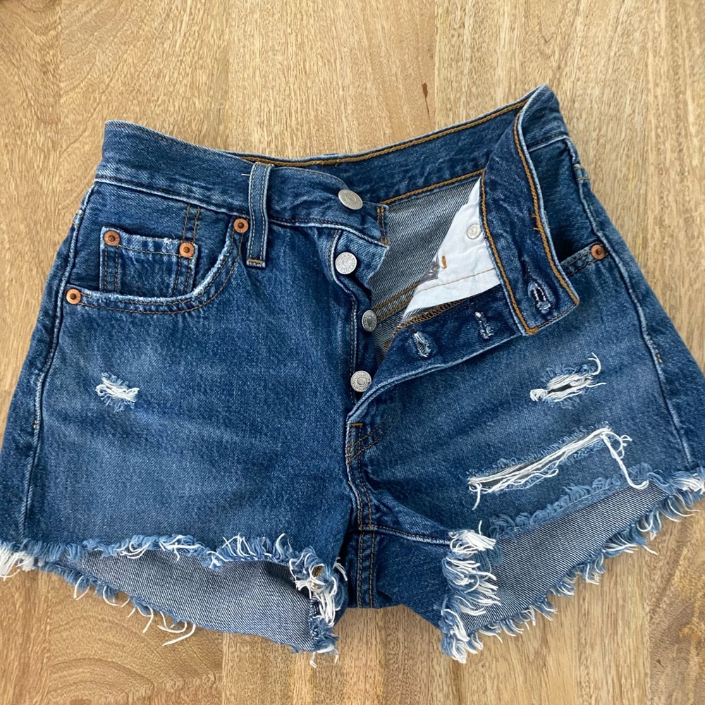 Levi’s 501 denim shorts. Size 23 worn once.